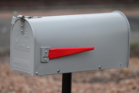 postbox-Image by Manfred Richter from Pixabay